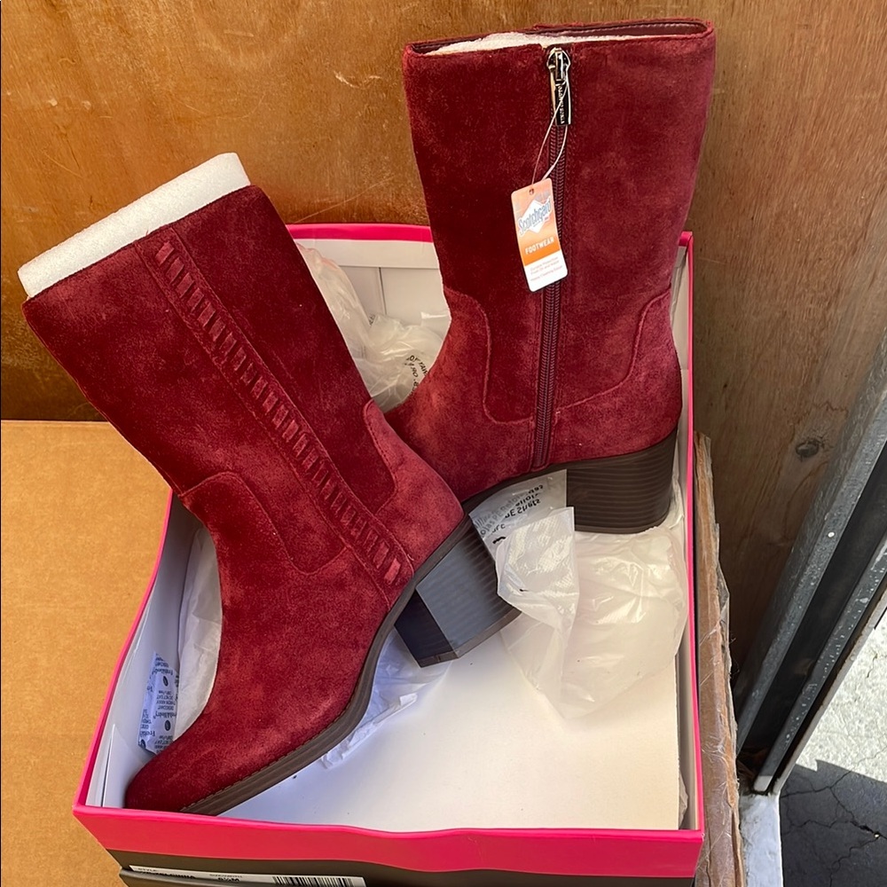 Vince Camuto Women’s Red/Burgundy Suede Boots